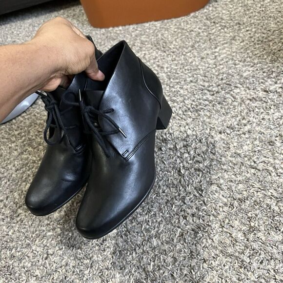 Clarks Damson Tie Black Leather Ankle Chukka Boots Size US 8 Block Heel Comfort - Picture 6 of 10
